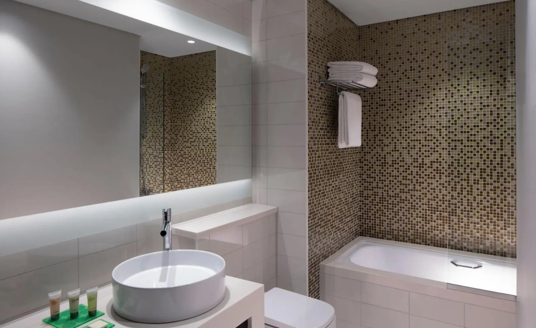 Hyatt Place Dubai Al Rigga 4*,